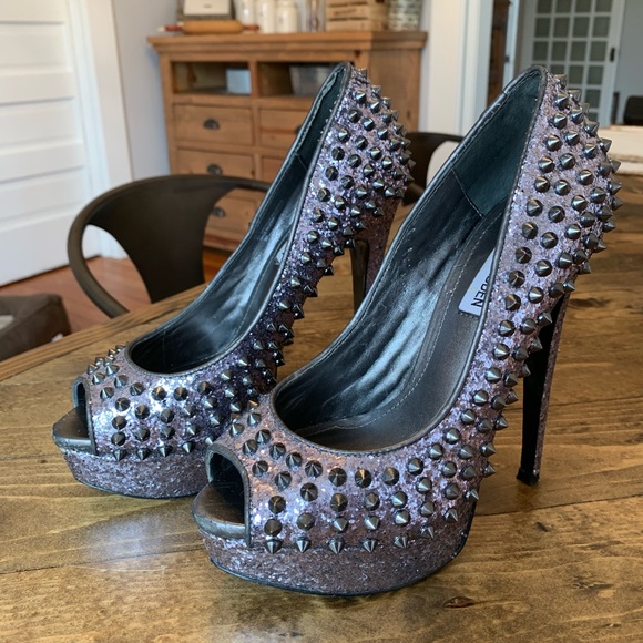 Steve Madden Shoes - Steve Madden Awwsome Peep Toe Pumps